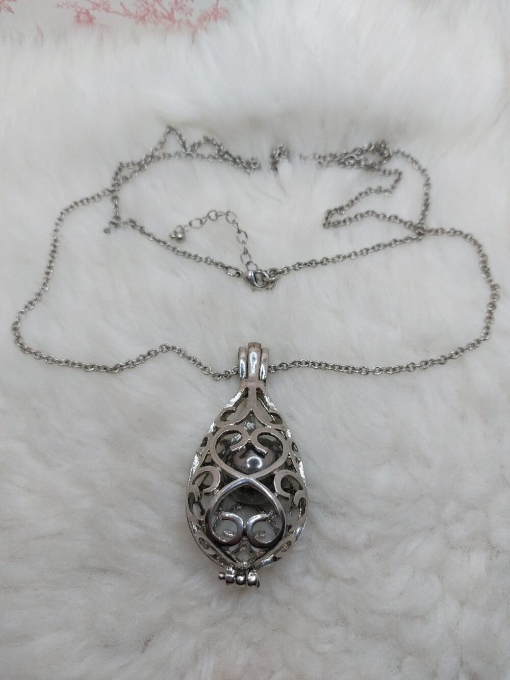 Waterdrop-shape Hollowed-out Pendant with Aroma Ball Pelelith Necklace